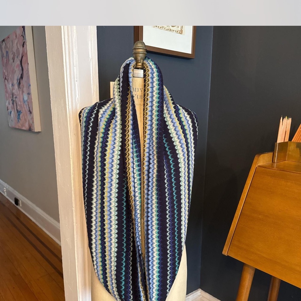 Missoni Classic Zig Zag Stripe Infinity Scarf Wrap Top Shrug NWOT.